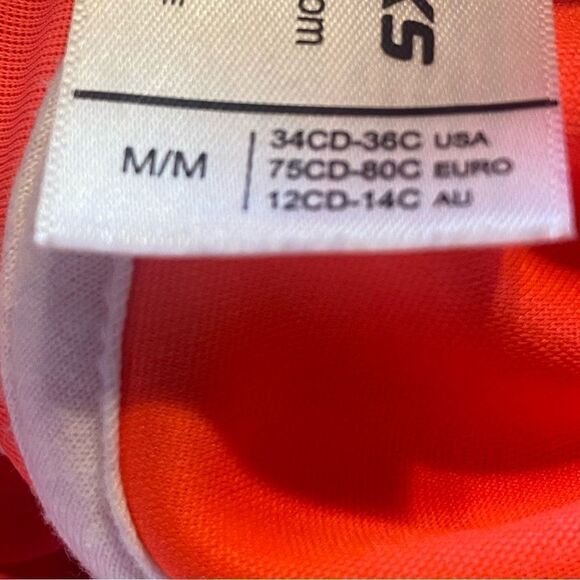 Brooks Orange Racer Back Tank W/Built in Bra Size Medium - Picture 4 of 14